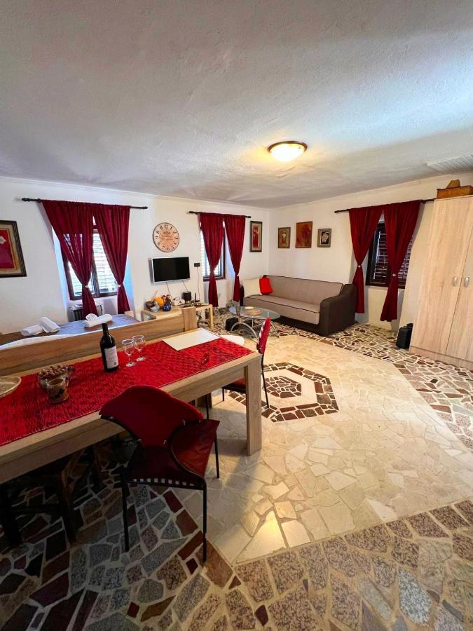 Dabanovic House * Virpazar
